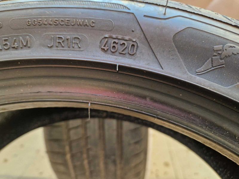 2 Goodyear R18 215/45
летни гуми
DOT4620