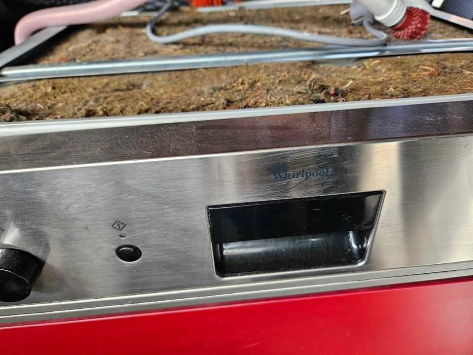 Продавам съдомиялна машина ADG 8315 IX Whirlpool внос от Нидерландия