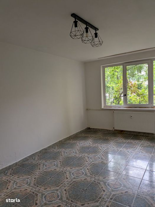 Apartament de închiriat 250 euro /luna