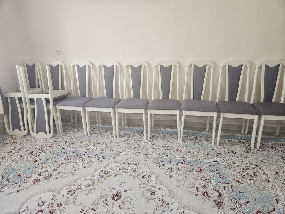 Продаю стол со стульями