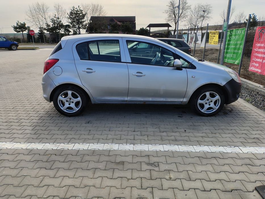 Vand mașina în stare bună