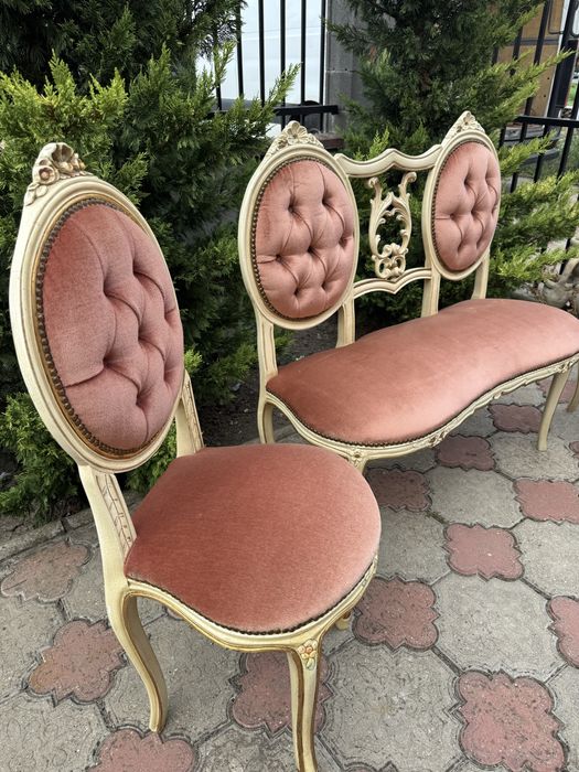 Bancuta si doua scaune stil Louis XVI