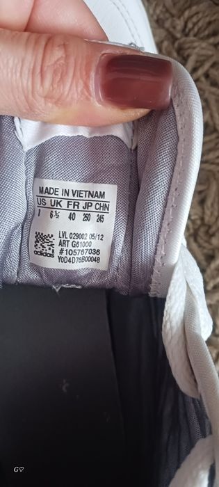 Чисто нови кецове Адидас 40 номер