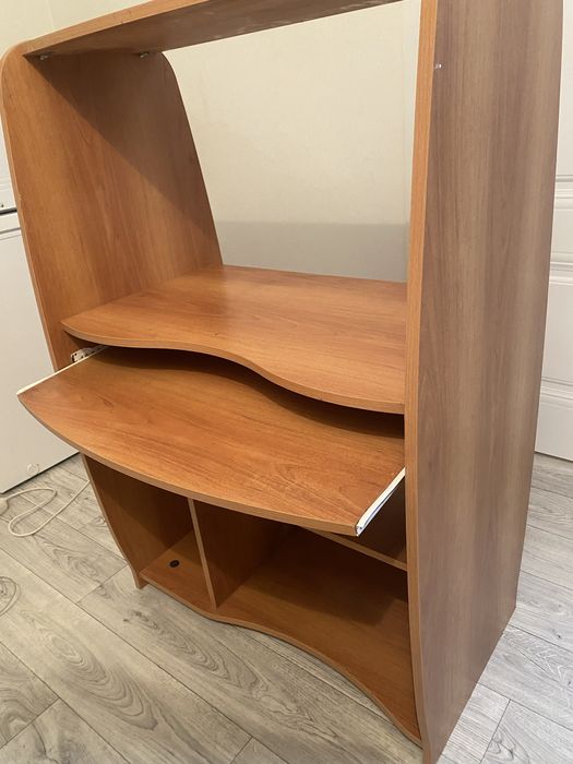 Компьютерный столик недорого,деревянный