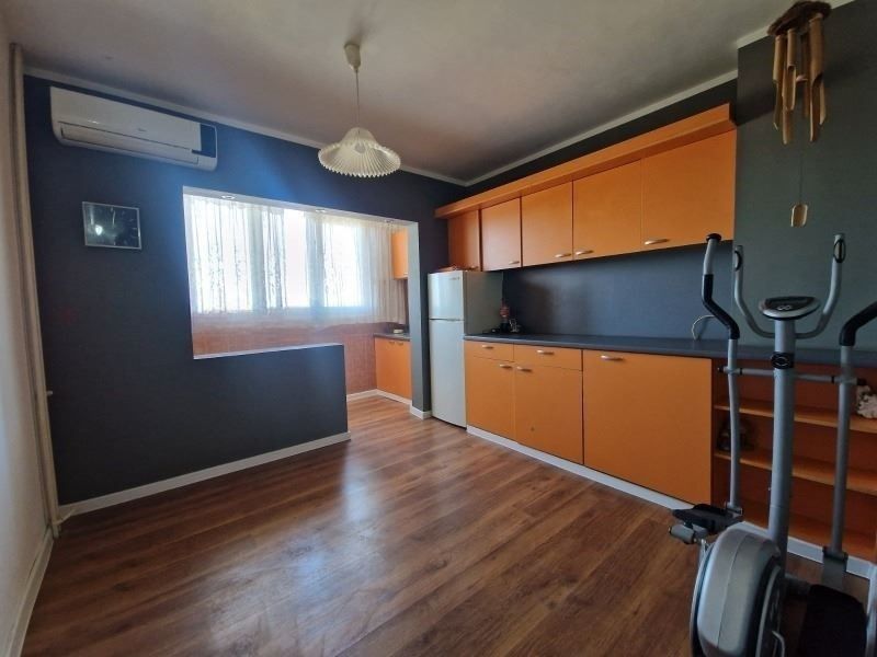 Дава се под наем Двустаен апартамент в София, Обеля 2 - 70 кв.м за 497.25 € - Снимка #1