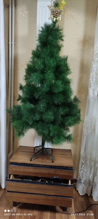 Ёлка  1 м 50см в хорошем состоянии