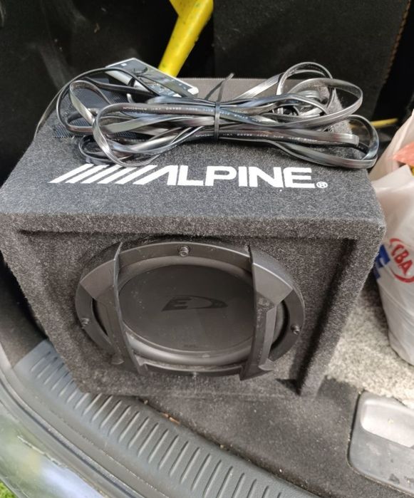 Субуфер Alpine SWE 815-8" 150W с вграден усилвател и дистанционно