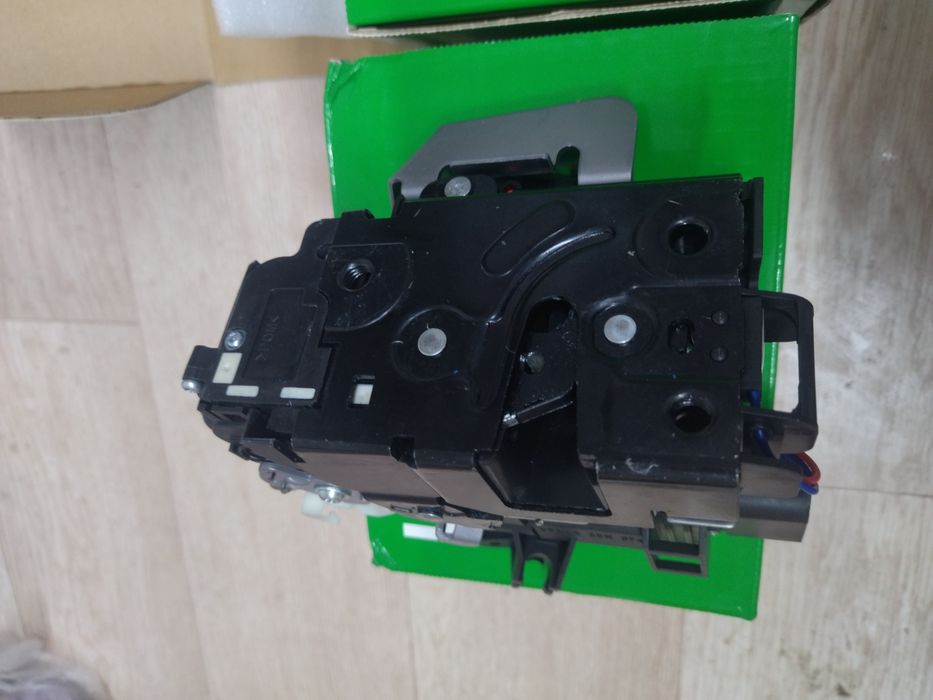 Замок на дверь Ауди а6с5