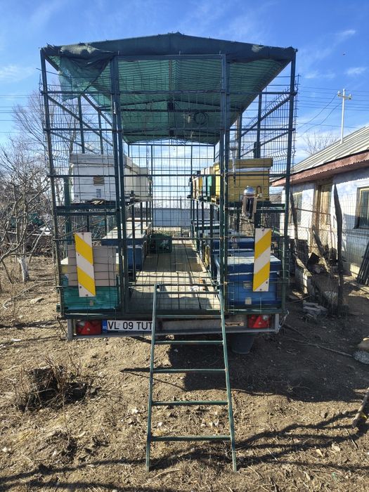 Vând remorca și modul apicol