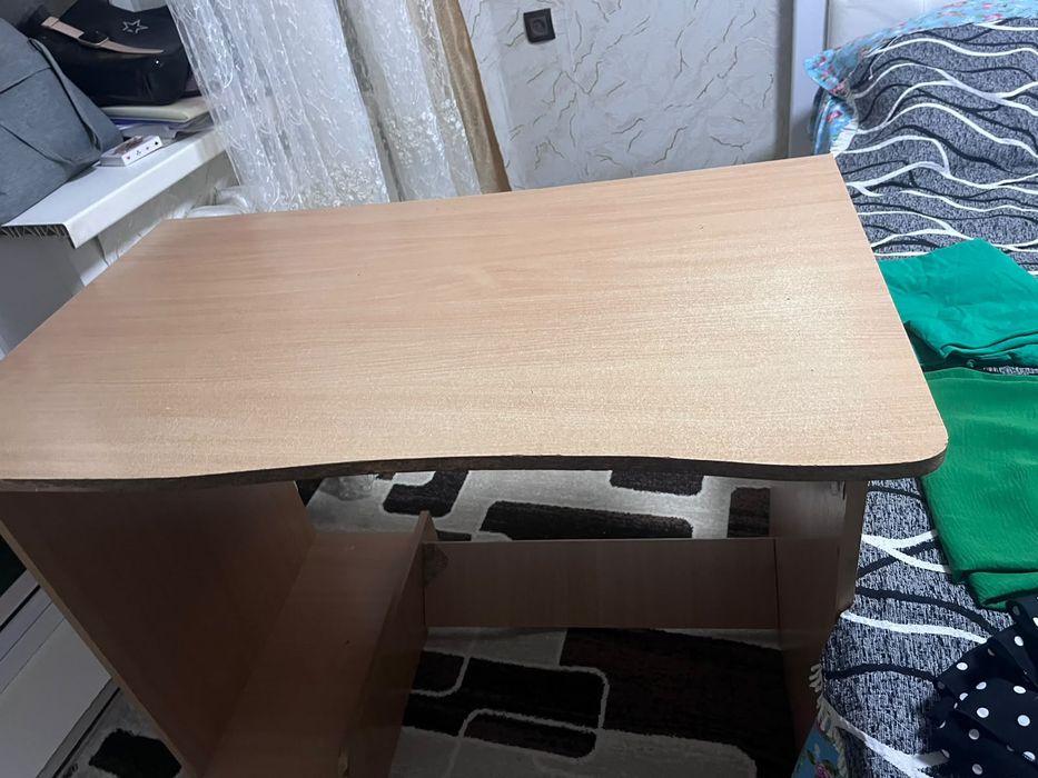 Продам компьютерный стол