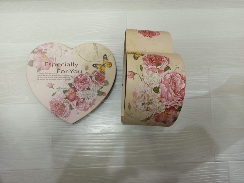 Подарочная коробка