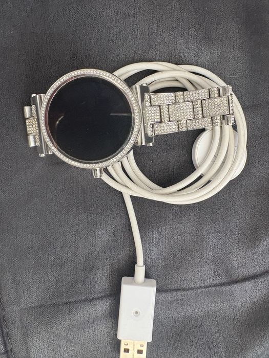 Смарт часовник Michael Kors