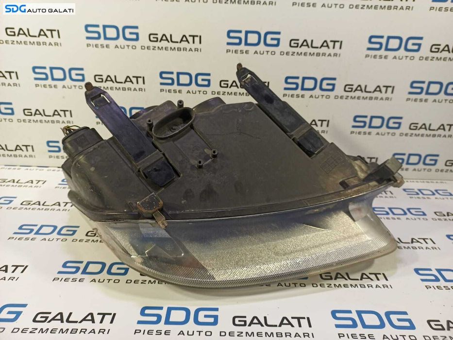 Far Stanga Fara Xenon Ford C-Max 2007 - 2010 Cod 7M51-13W030-BC [L1599] (Are o ureche rupta)