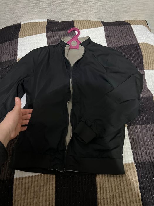 Продаю куртку осень весна