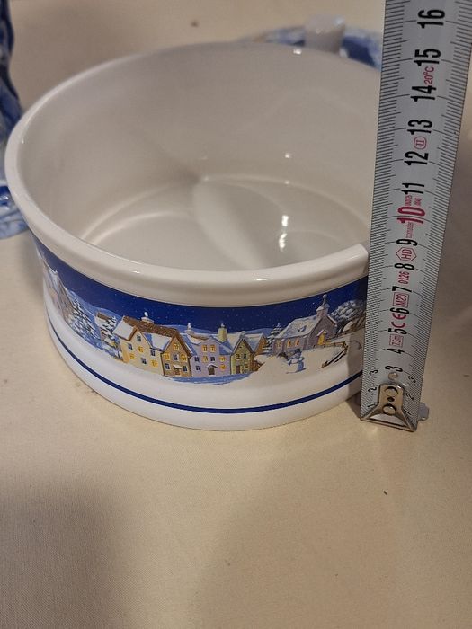 Порцеланови фигурки и кутия