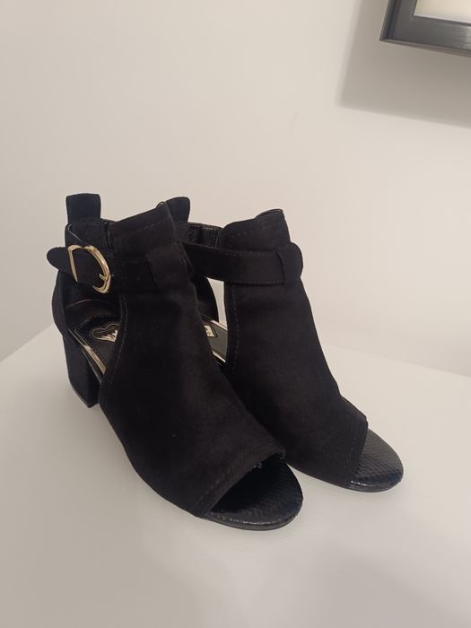 Botine decupate noi   Nr.39