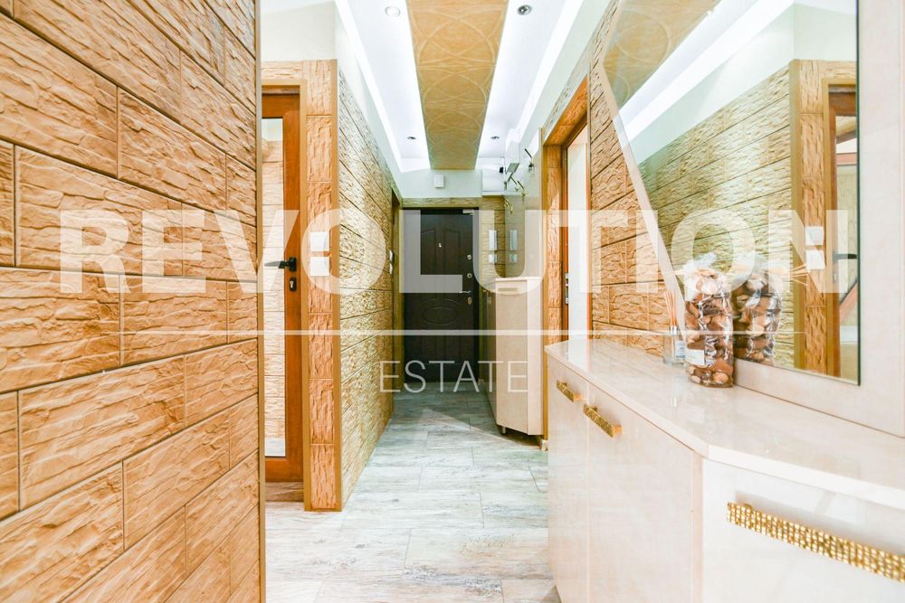 Тристаен апартамент в ж.к. Младост 1