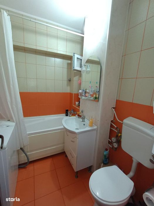 Apartament trei camere - Zona Școala Nr. 9 - 84 mp