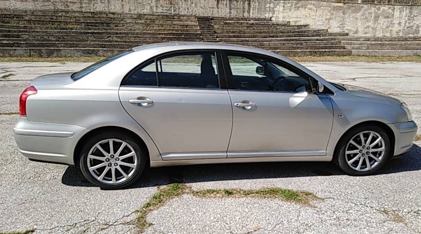 Части Тойота Авенсис Врата , врати комби седан хечбег