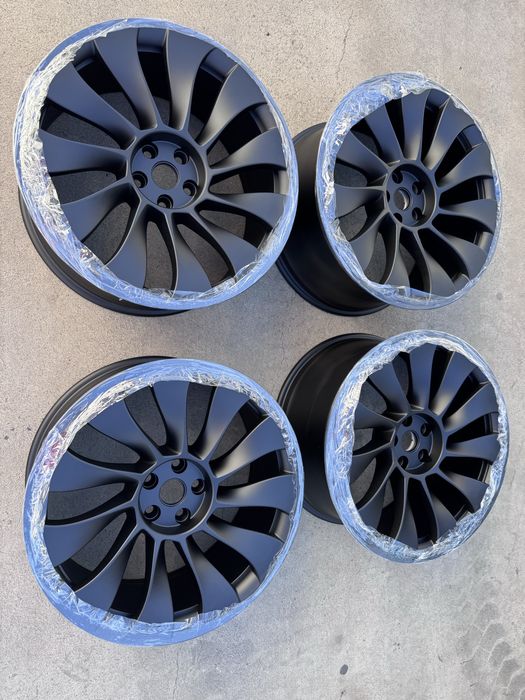 Jante originale Tesla Y pe 21” impecabile, reconditionate profesional