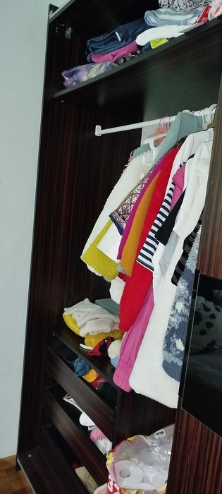 Продавам гардероб