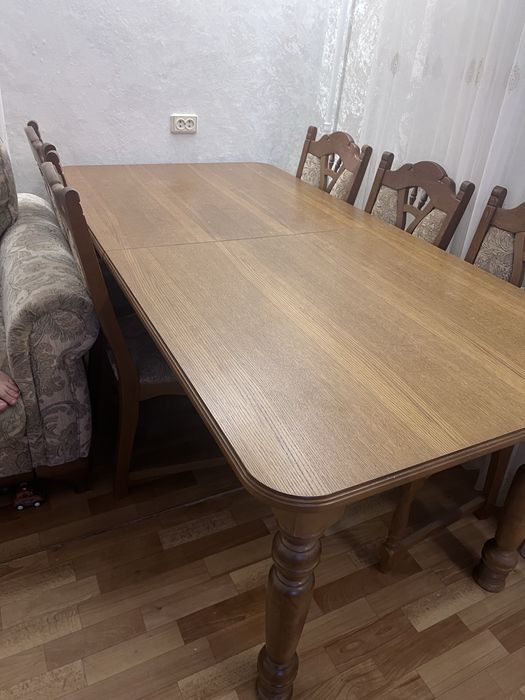 Продам деревянный стол
