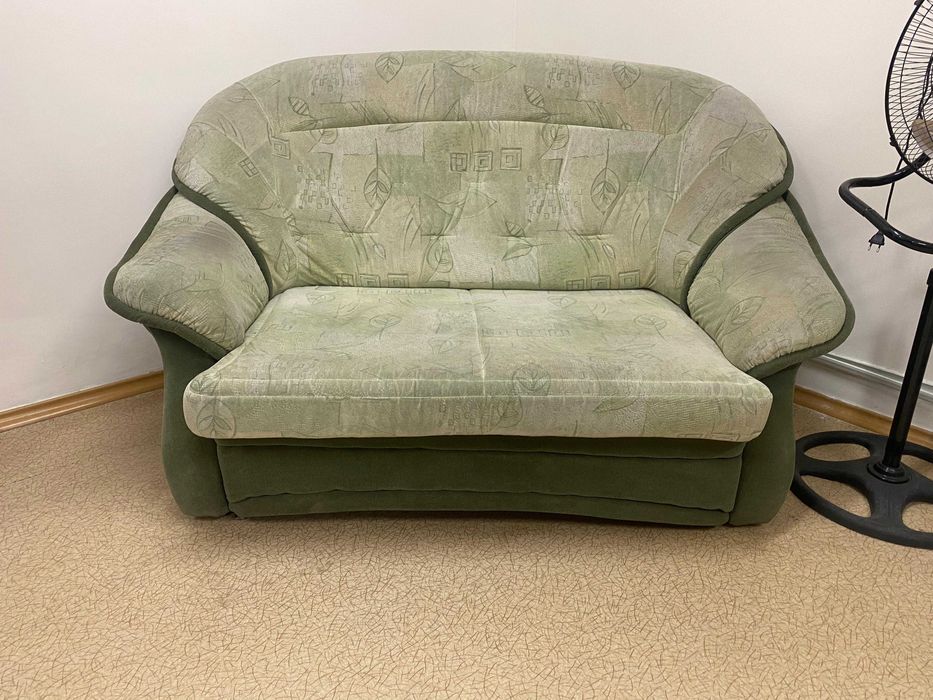 Продам диван зеленый