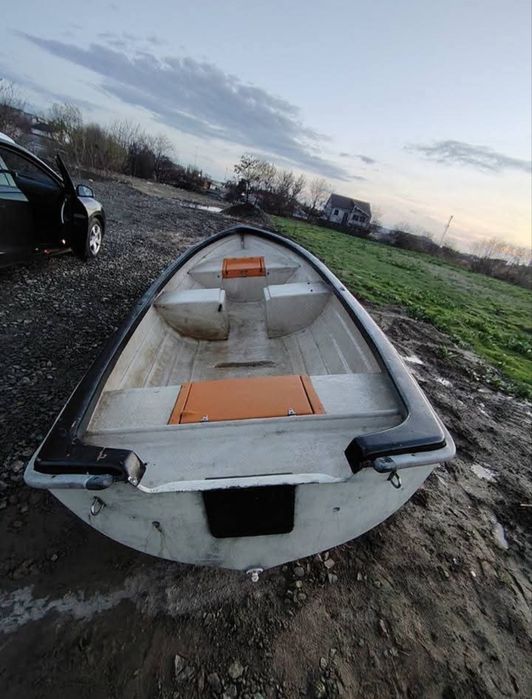 Vand barca merge și la mare