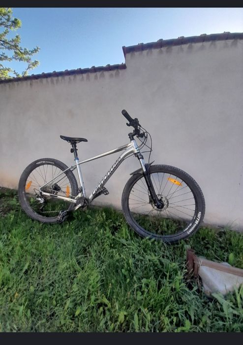 Vând bicicleta canondale