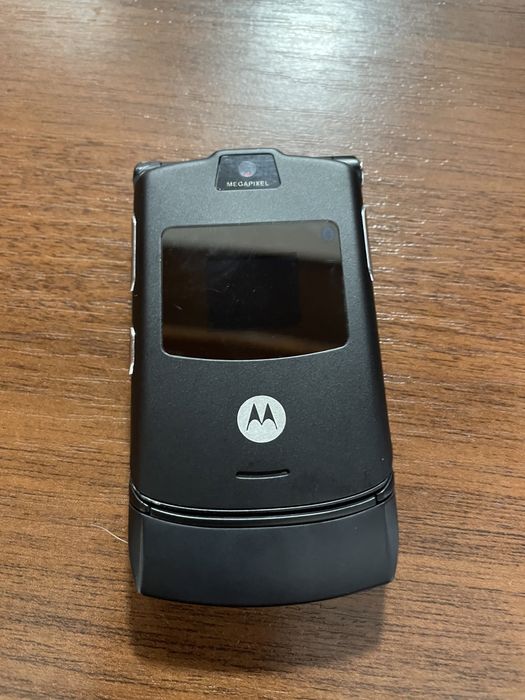 Motorolla V3 почти новый