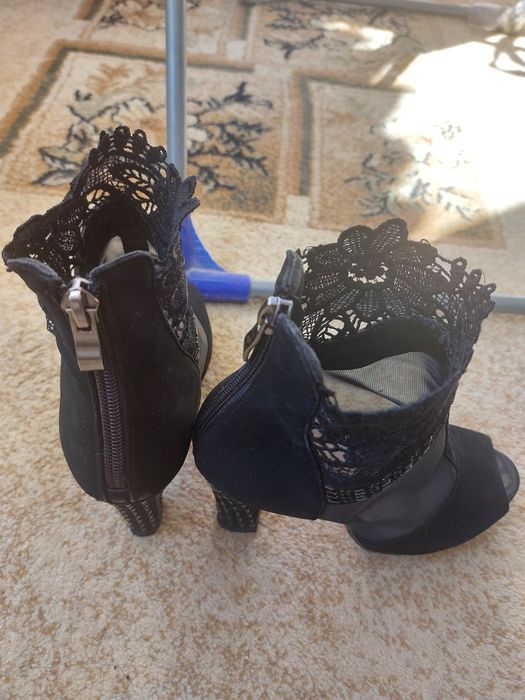 Продам босоножки