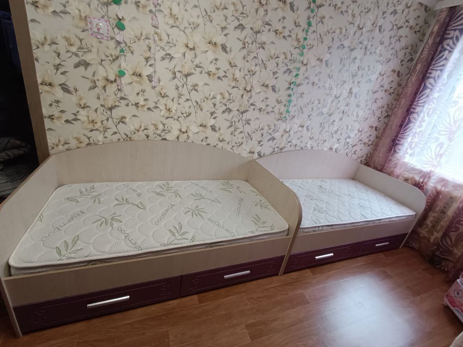 Кровать детская с матрацем