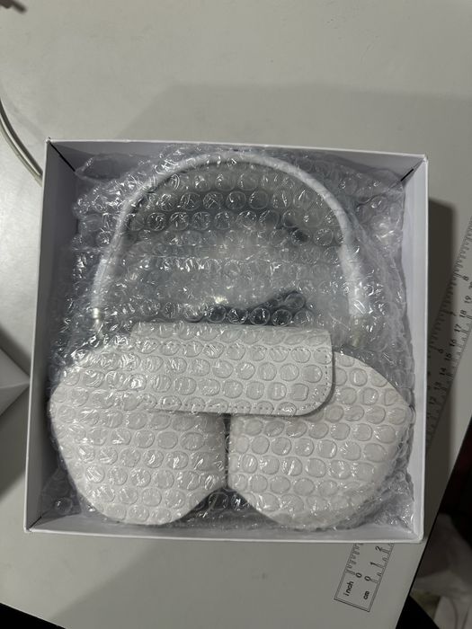Air pods max.