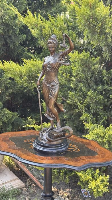 Statueta justitia - bronz masiv, semnata, de dimensiuni mari