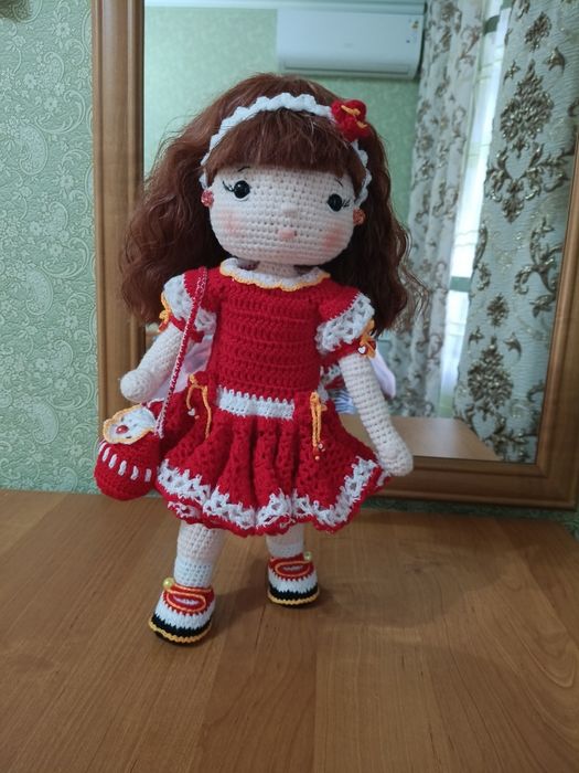 Вязаная игровая куколка
