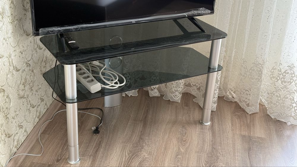 Стеклянная подставка под телевизор