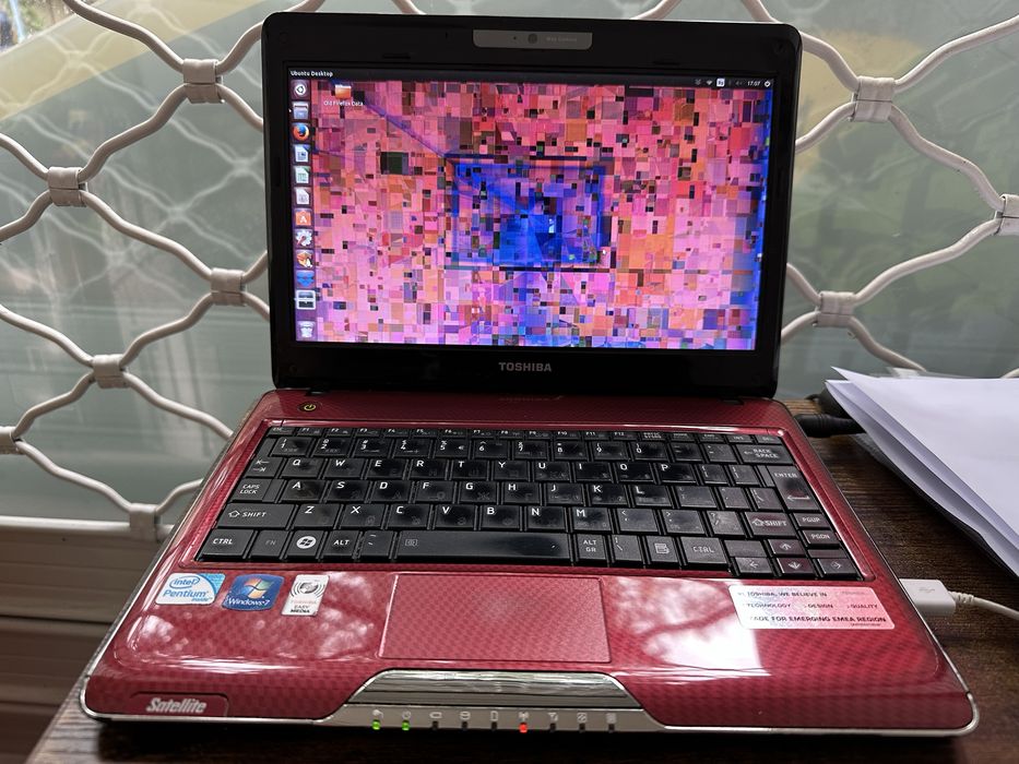 Лаптоп Toshiba Satellite T110 10N