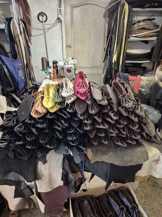 Opinci din piele naturală cu talpă cusută