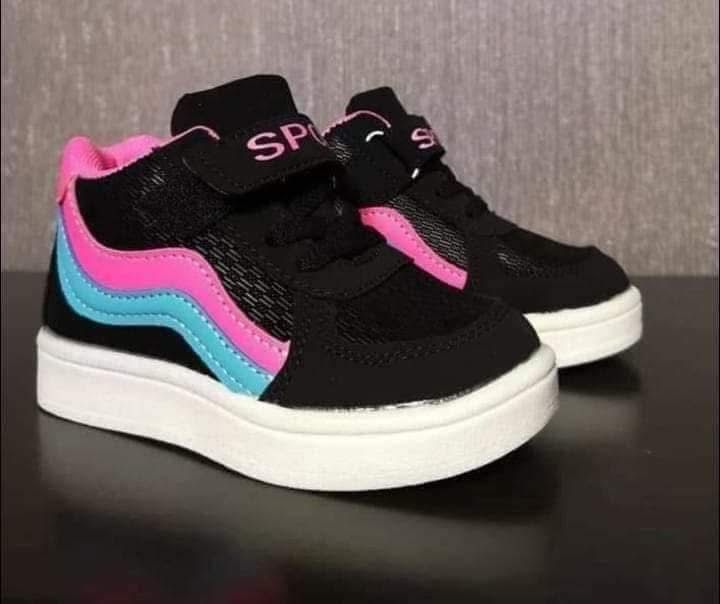 Ghete , adidasi fete marimi 24, 25, 26