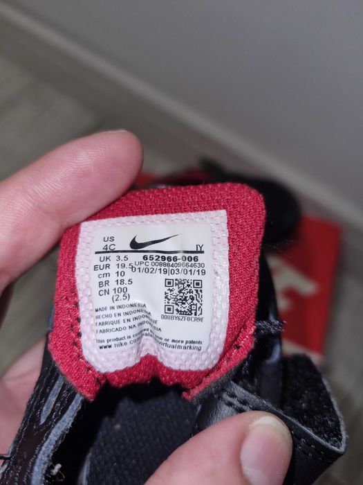 Маркови бебешки обувки.