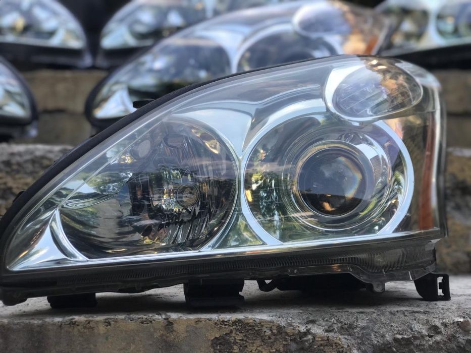 Фары на Lexus RX330.