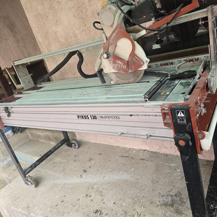 Vând mașină de taiat gresie