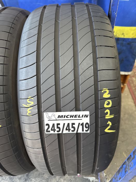 245/45/19 Michelin