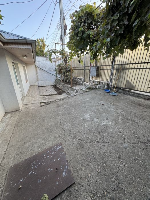 Vand casa zona Scoala 10