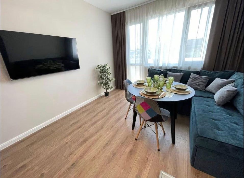 Дава се под наем Тристаен апартамент в Варна, Чайка - 80 кв.м за 847.62 € - Снимка #1