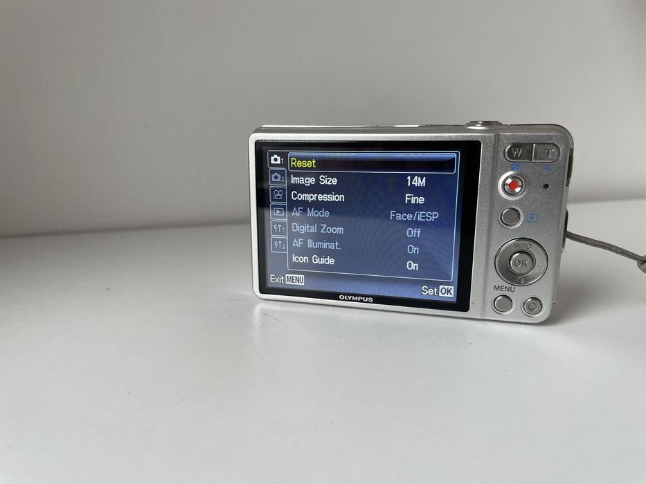 Camera Foto Digitala OLYMPUS VG-130 Silver 14.0MP  5x Optical Zoom Card SD 8GB, Digital Point and Shoot Camera
