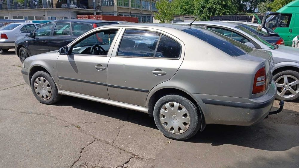 Dezmembrez Skoda Octavia 1 -1.6 Benzina Din 2009 - BFQ