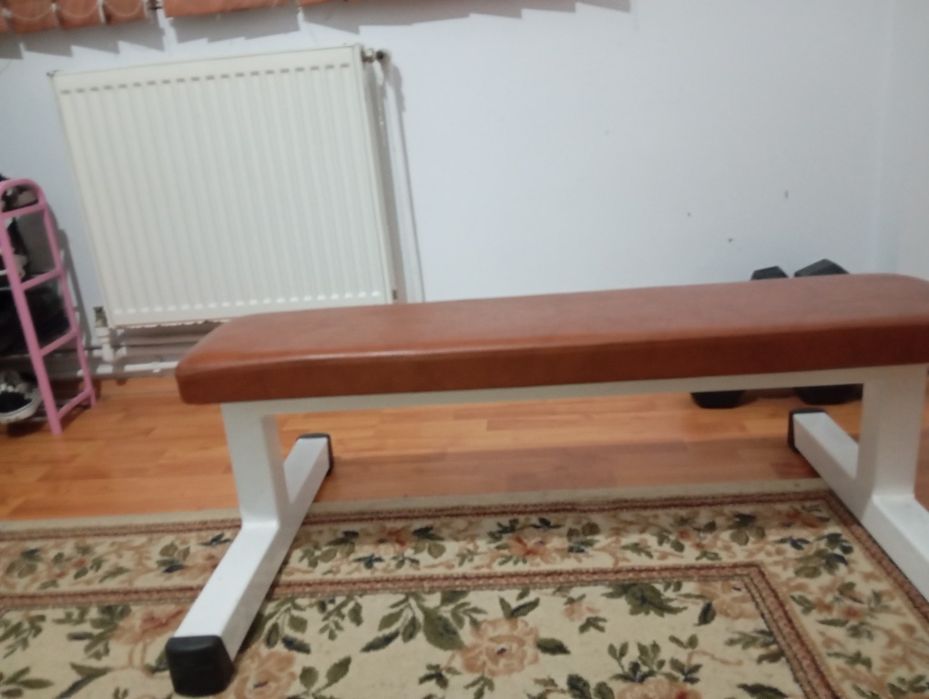 Vând  banca de fitness cu gandetere