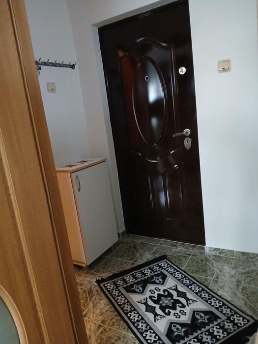 Închiriez  Garsoniera