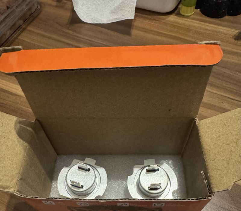 Продавам чисто нови Led крушки H7 с вградена лупа